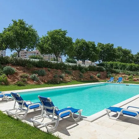 Urban Flamingo Aparthotel 3*